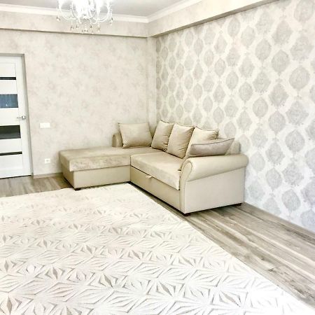 Center Apartment On Albisoara Street Chisinau Exterior photo